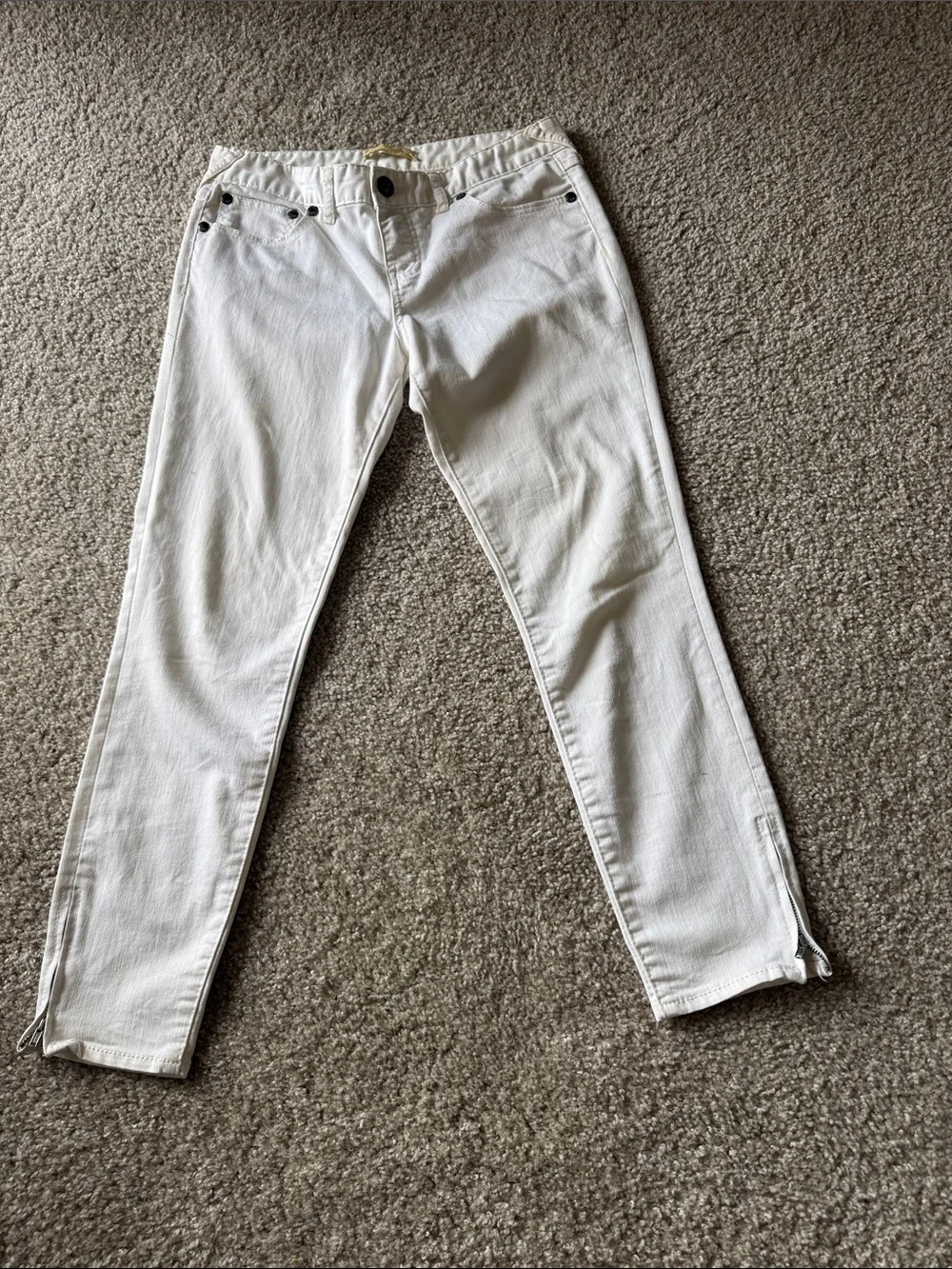 Free People Women’s White Skinny Ankle Jeans with Ankle Zips SIZE 28